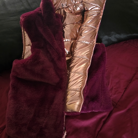 Luxurious Reversible Faux Fur Burgundy/Metallic Gold Vest - Picture 5 of 8